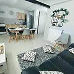 Villa 3 Logements Entiers Avec Piscine Et Jaccuzi Et Parking