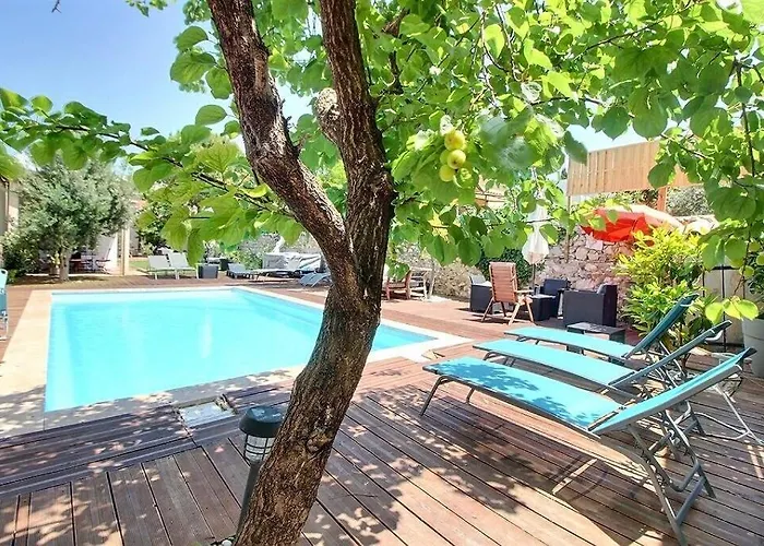 Villa 3 Logements Entiers Avec Piscine Et Jaccuzi Et Parking