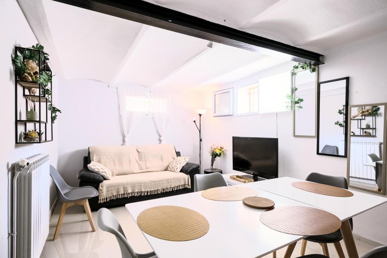 Villa 3 Logements Entiers Avec Piscine Et Jaccuzi Et Parking Marseilles
