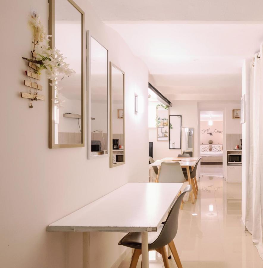 Villa 3 Logements Entiers Avec Piscine Et Jaccuzi Et Parking * Marseilles