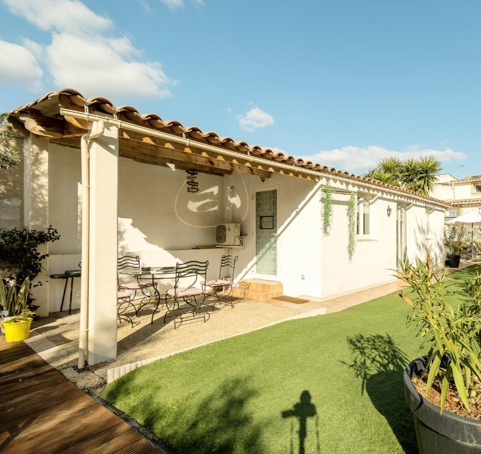 Villa 3 Logements Entiers Avec Piscine Et Jaccuzi Et Parking * Marseilles