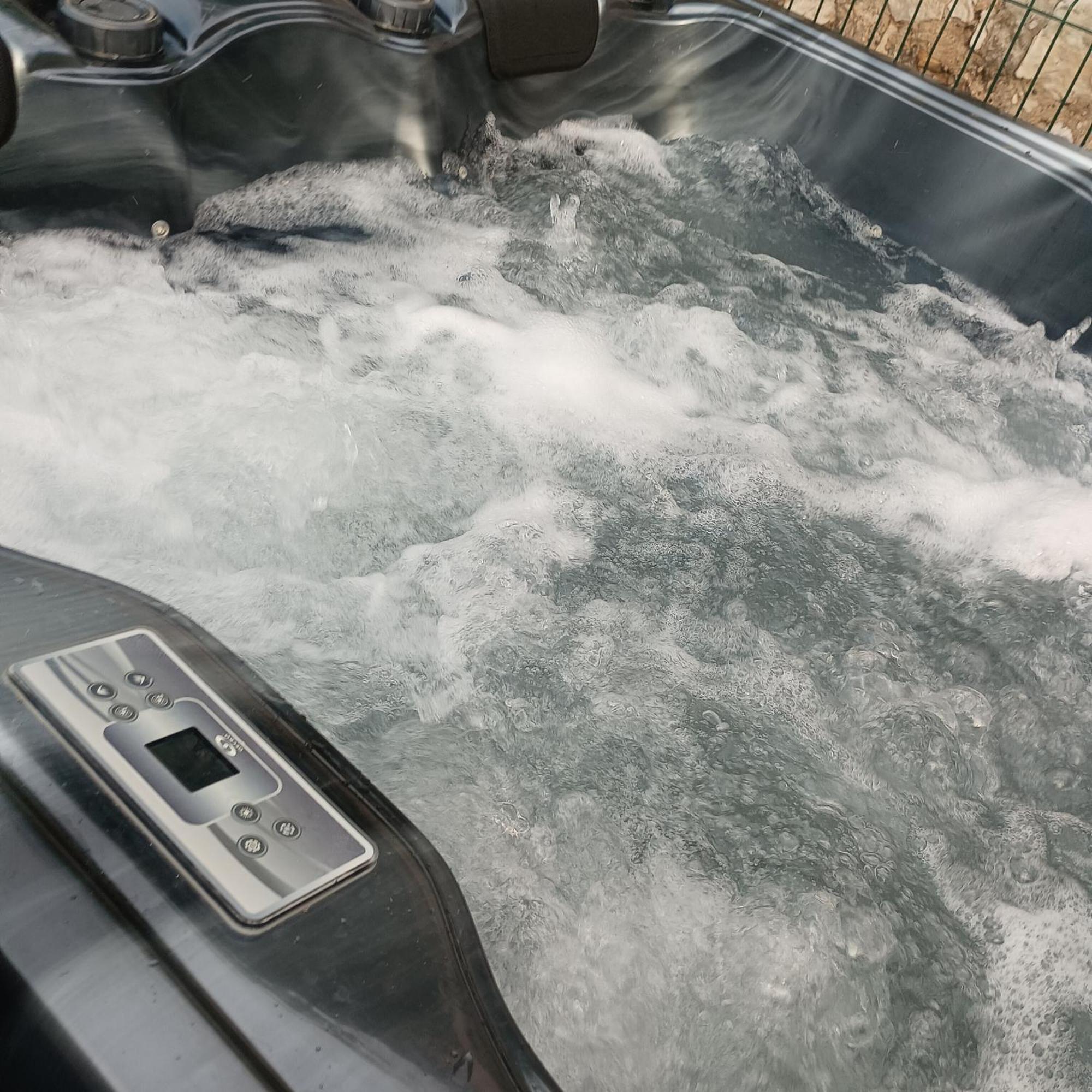 Villa 3 Logements Entiers Avec Piscine Et Jaccuzi Et Parking