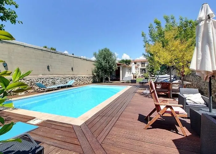 Villa 3 Logements Entiers Avec Piscine Et Jaccuzi Et Parking